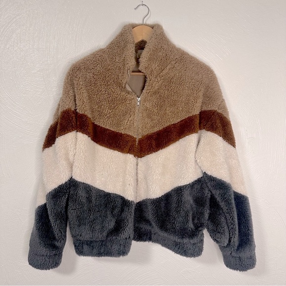 Ultra Cozy Chevron Faux Fur Fuzzy Bomber Jacket | Like New - Picture 7 of 12